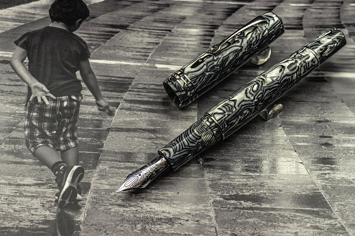 Glenn's Pens, Pens of Note, Leonaro Momento Zero Grande, exclusive Black and White Celluloid